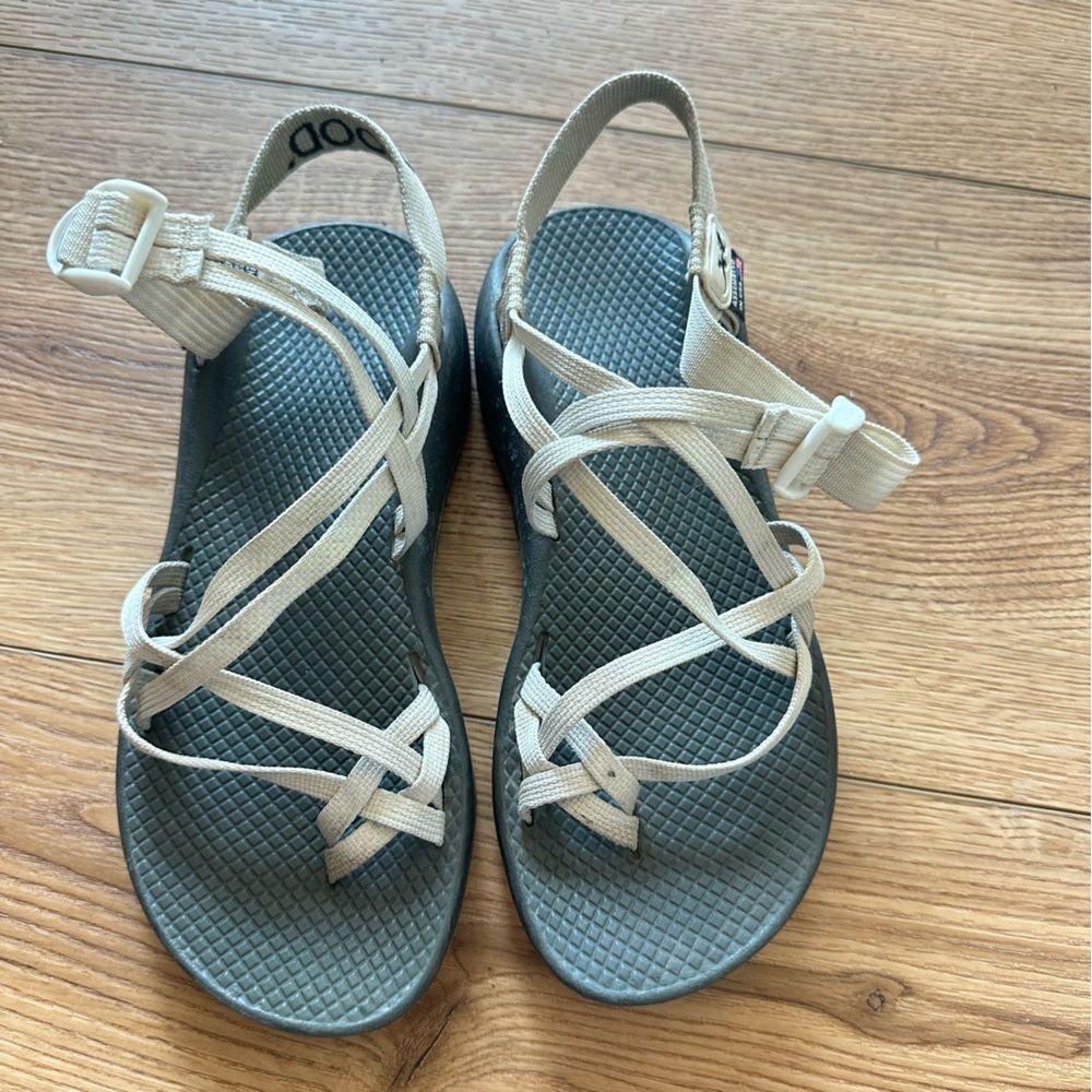 Chacos Do Good Strapped Sandals Size 8